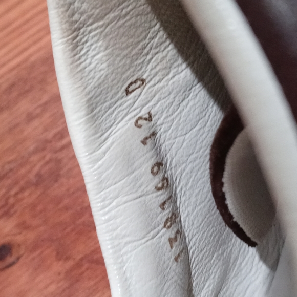 Gucci embossed logo & suede shoes - Picture 10 of 10